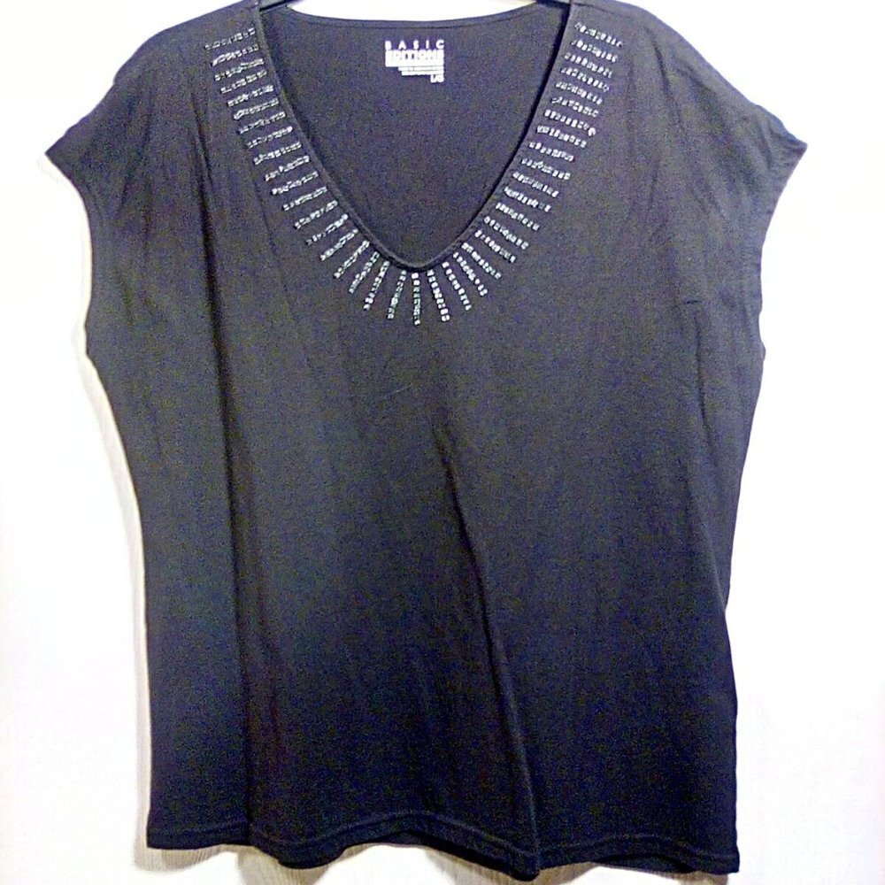 BASIC EDITIONS Cap Sleeve beaded v-neck tee LG